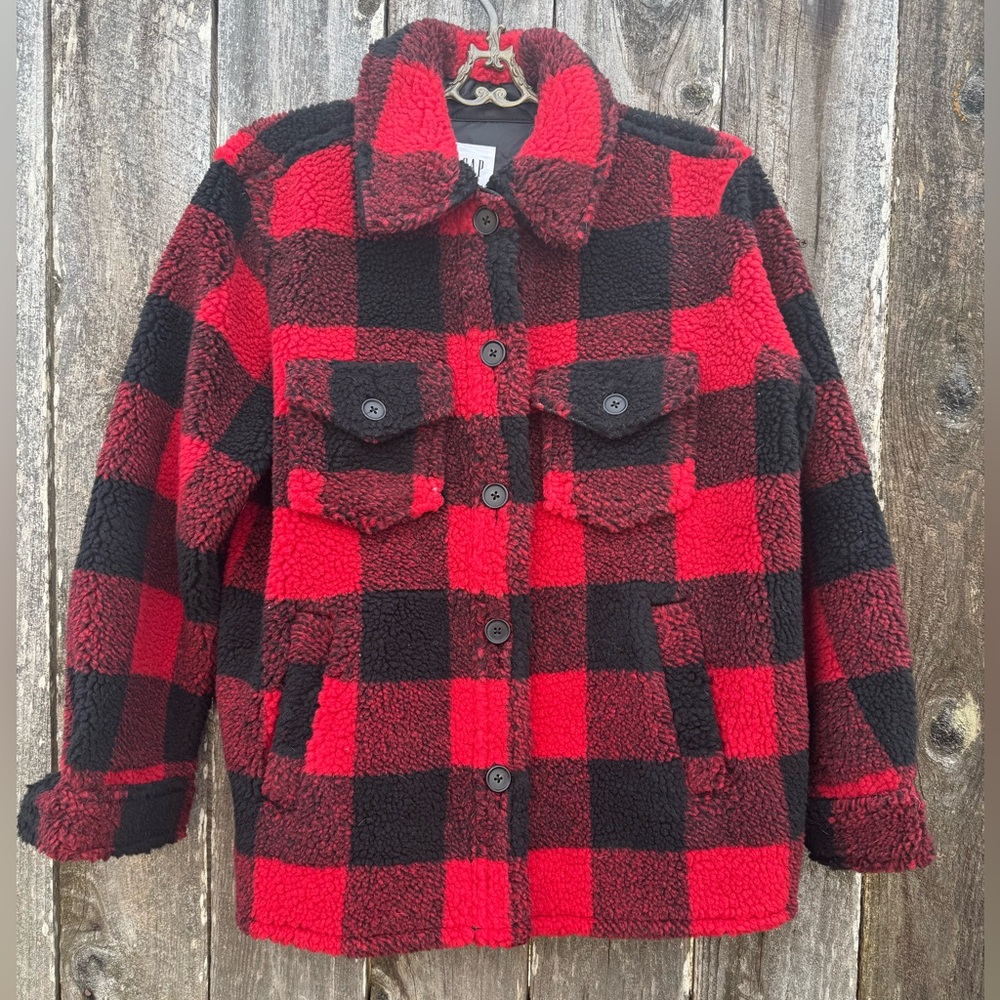 GAP Red and Black Sherpa Jacket Sz M plaid Women’s button up cabin *516